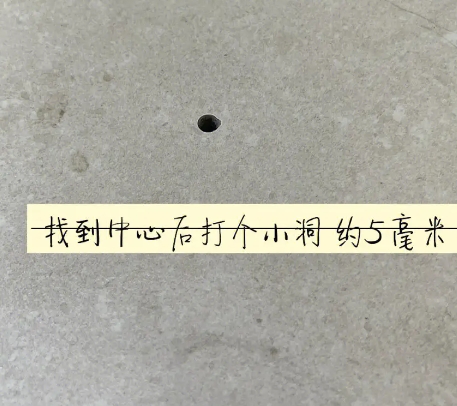 带岭瓷砖空鼓维修公司专业解答在瓷砖铺贴过程中，如果砂料搅拌不均匀，将会带来以下问题