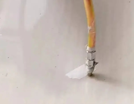 带岭瓷砖空鼓维修公司专业解答在瓷砖铺贴过程中，如果使用的砂料过粗（如全部使用了粗砂），可能会导致以下问题